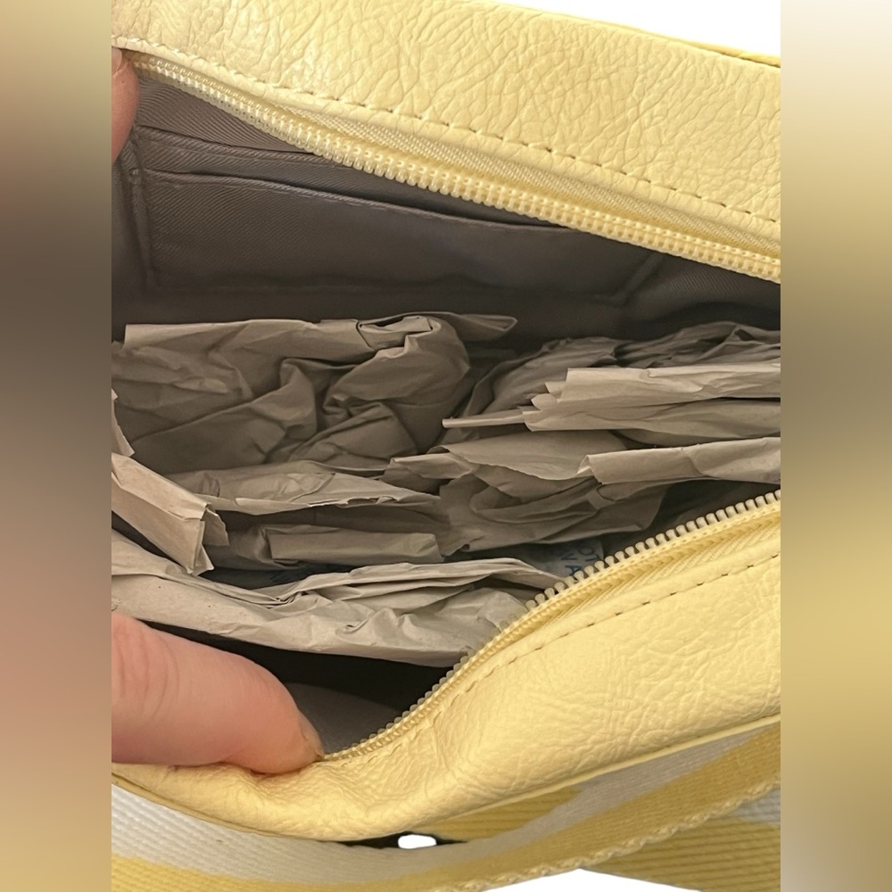 NWT Thirty-One Yellow Purse. - Picture 11 of 14
